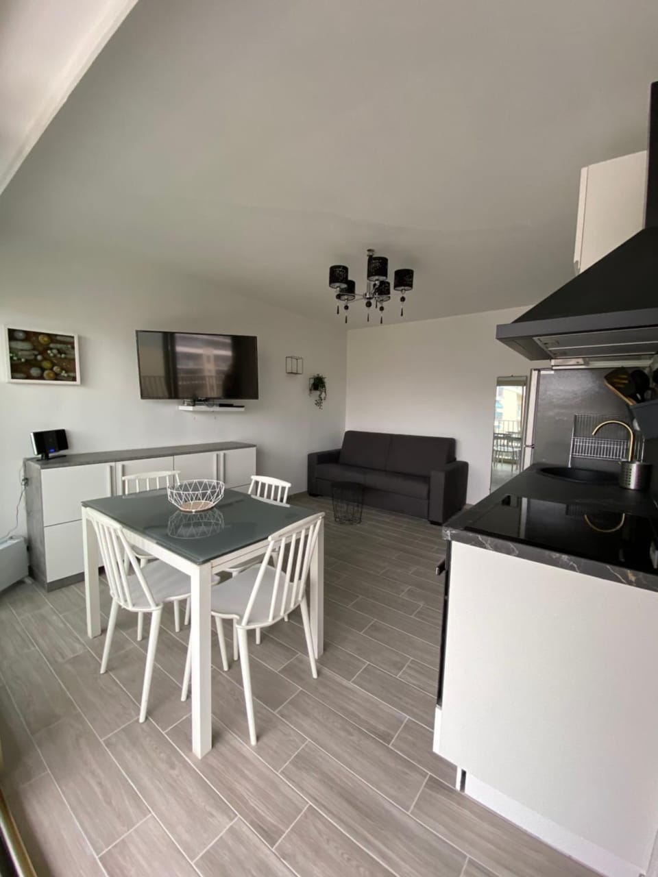 Superbe appartement rénové à neuf à 100m de la mer Apartment in Antibes