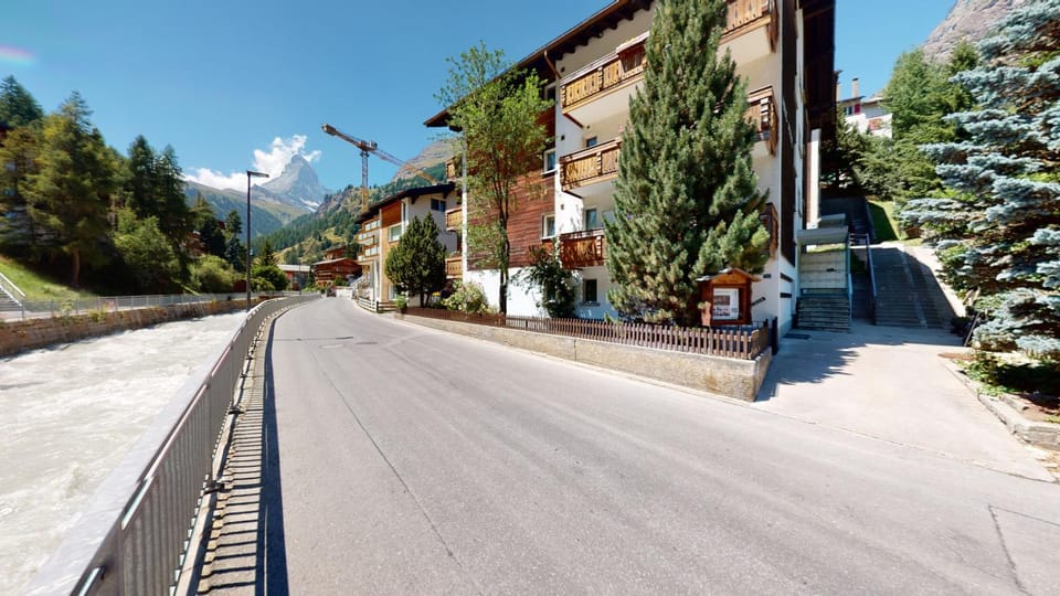 Neighbourhood, Street view