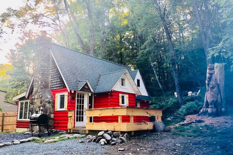 Bear Cottage Chalet in Pocono Mountains