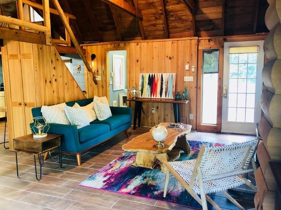 Bear Cottage Chalet in Pocono Mountains