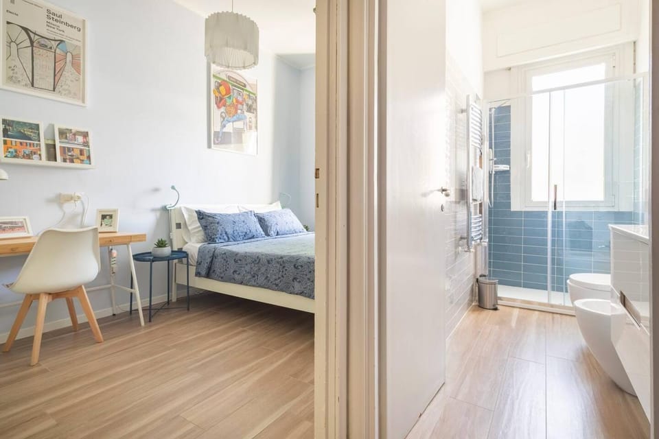 Photo of the whole room, Bedroom