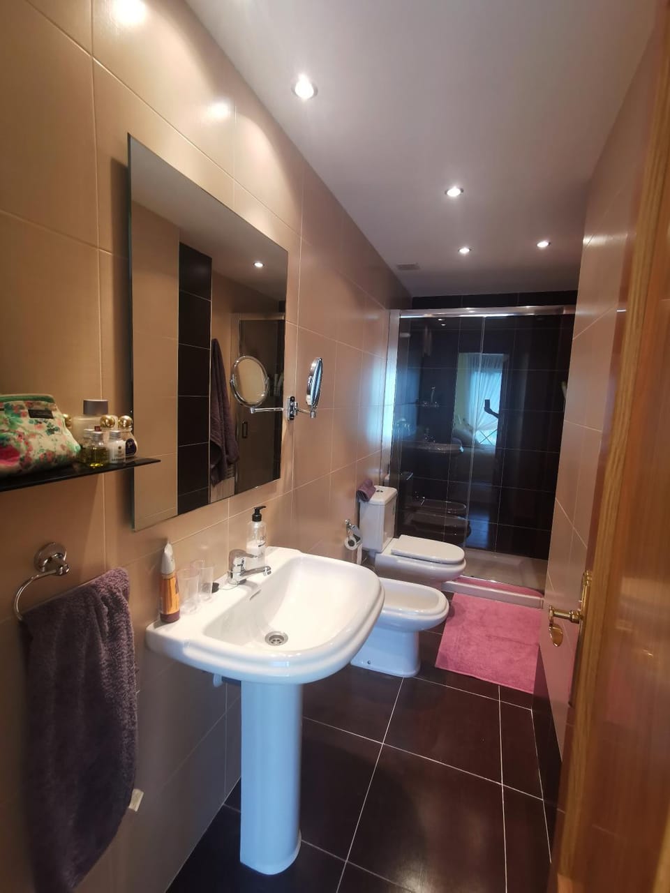 Shower, Toilet, Bathroom, towels