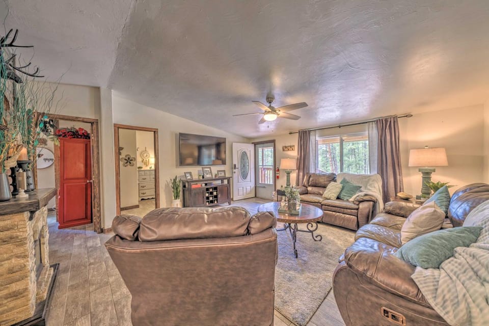 'Raven Hill Retreat' ~ Close to Midtown! House in Ruidoso