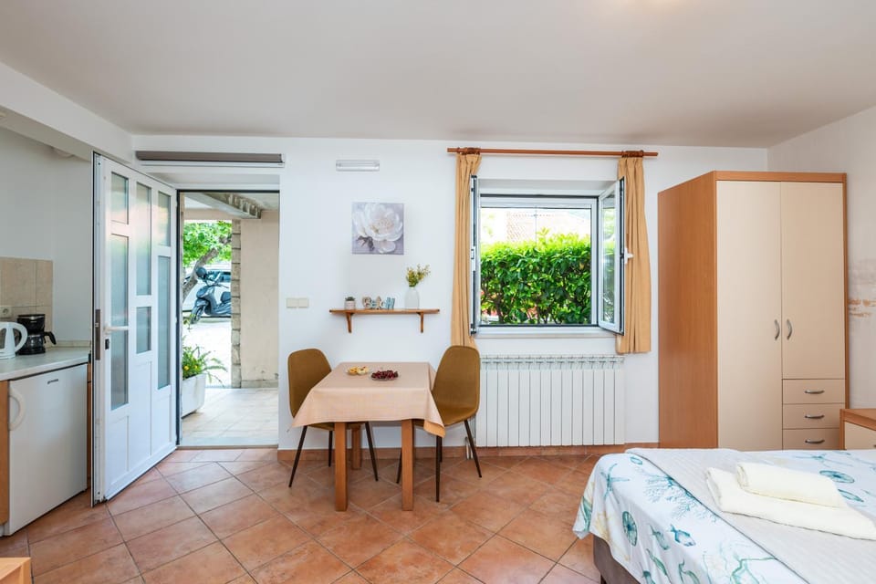 Small and friendly traditional home Apartment in Dubrovnik-Neretva County
