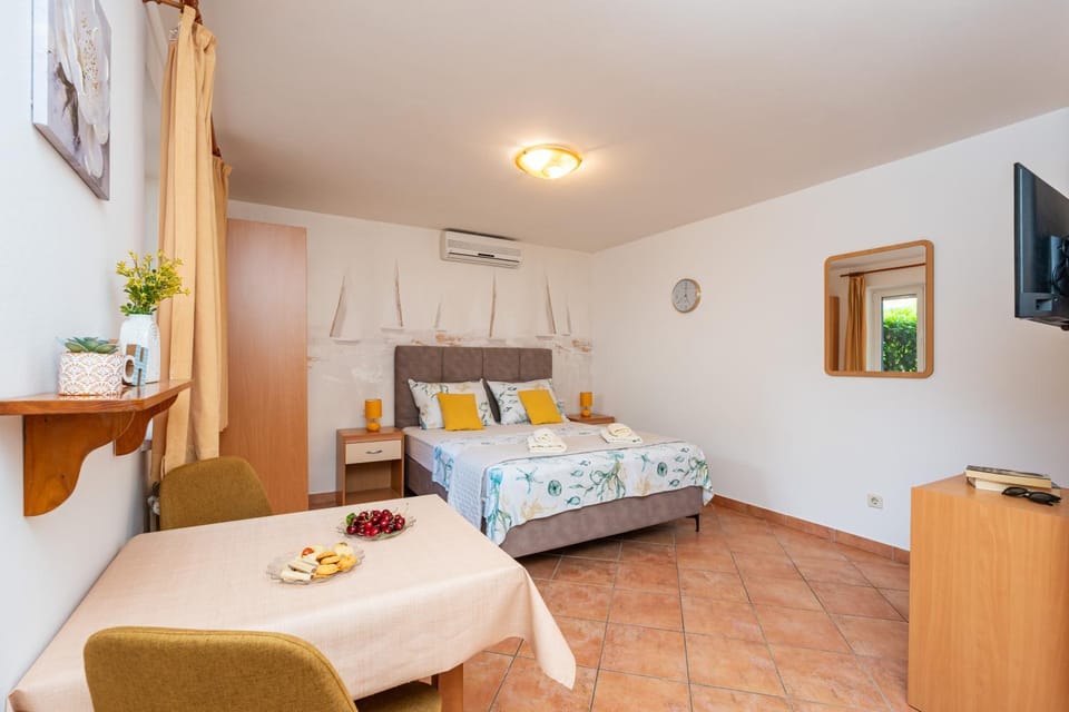 Small and friendly traditional home Apartment in Dubrovnik-Neretva County