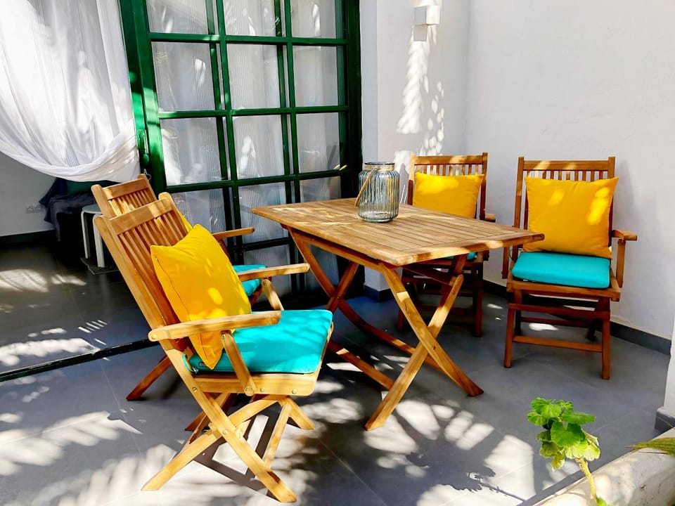 Patio, Dining area