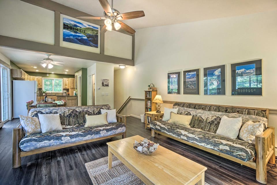 Cozy Condo on Fall River - 1 Mile to RMNP Gate! House in Estes Park