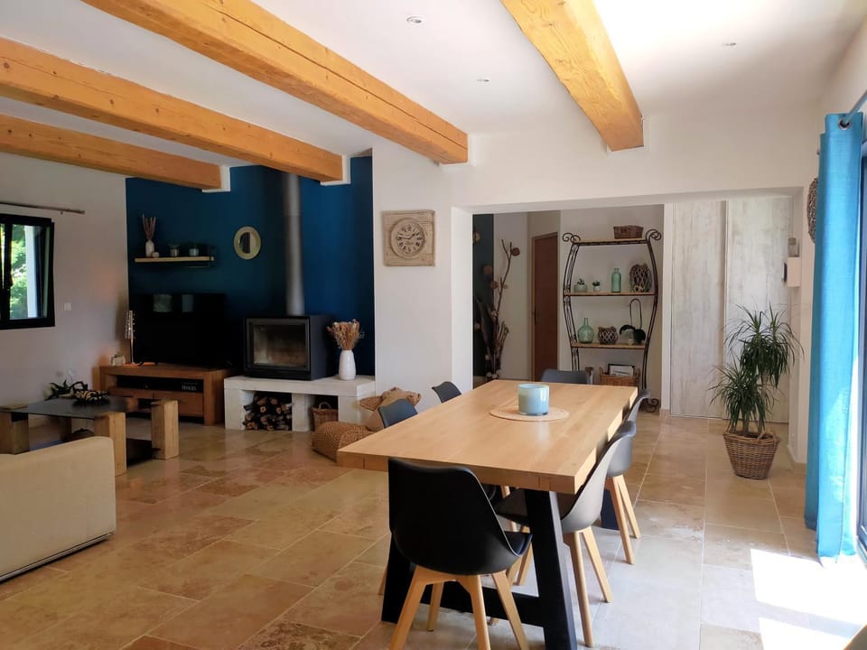 Living room, Seating area, Dining area