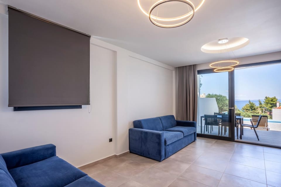 TV and multimedia, View (from property/room), Living room, Seating area, Pool view, internet