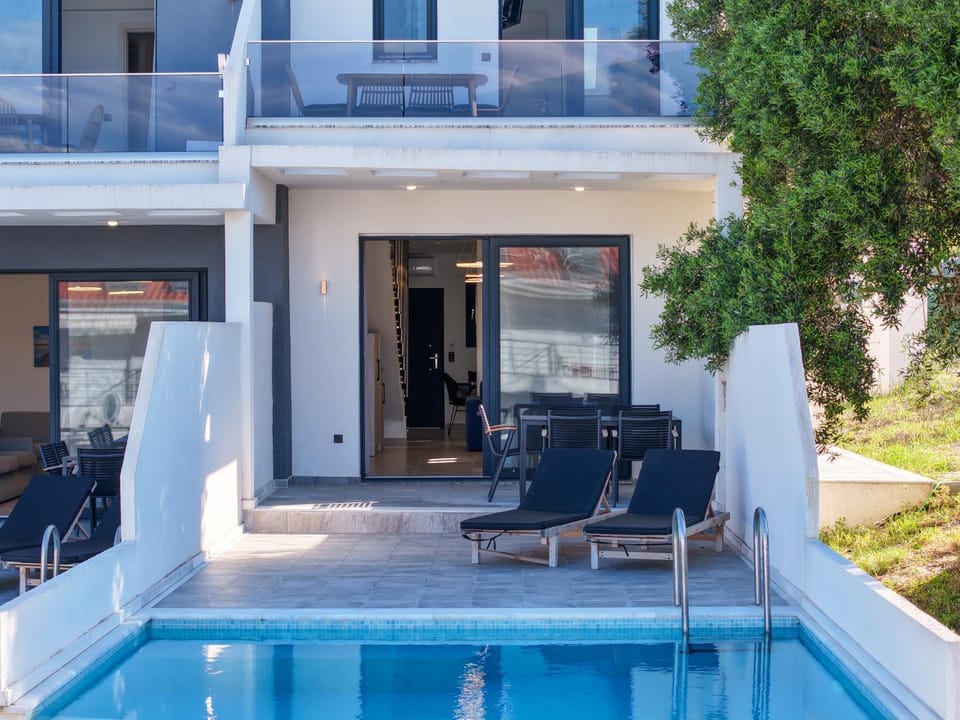 Property building, Patio, Day, View (from property/room), Balcony/Terrace, Pool view, Swimming pool, sunbed