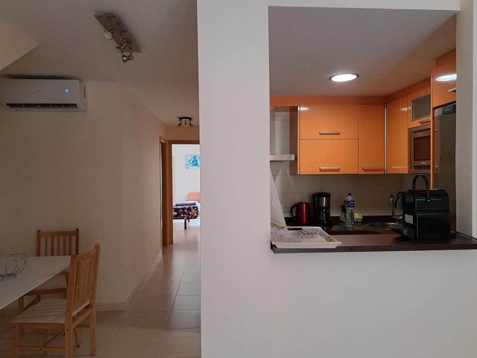 Kitchen or kitchenette, Dining area, toaster