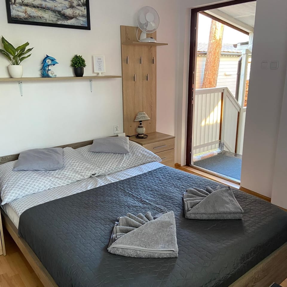 Bed, Photo of the whole room, Bedroom, towels, wardrobe