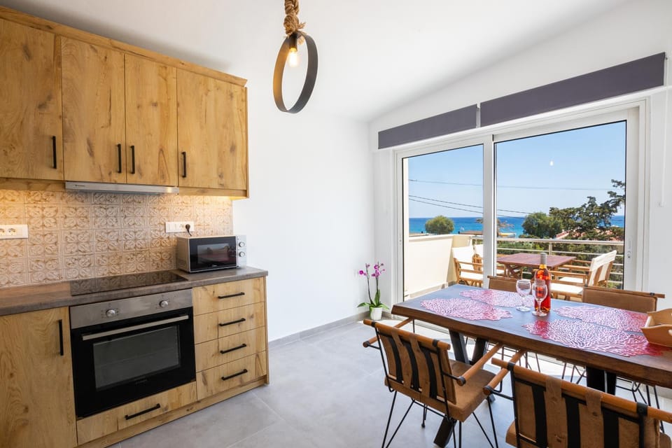 Dining area, Garden view, Sea view, minibar, pet friendly, stove