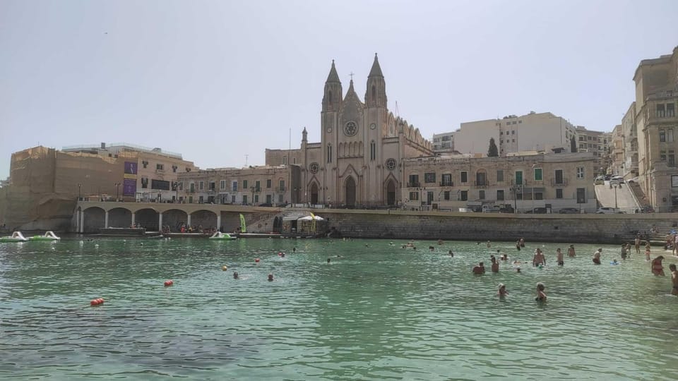 Nearby landmark, Neighbourhood