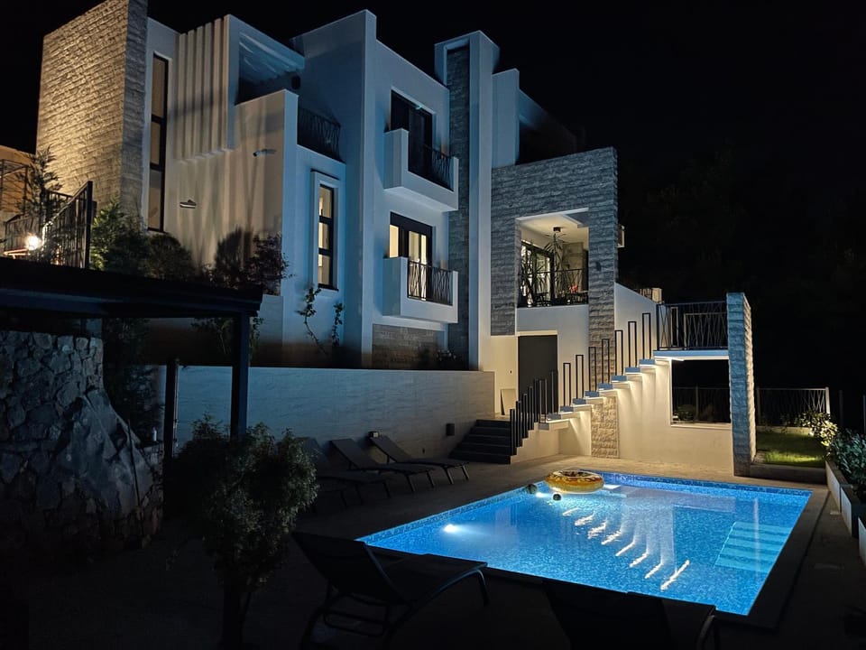 Pool view, Swimming pool