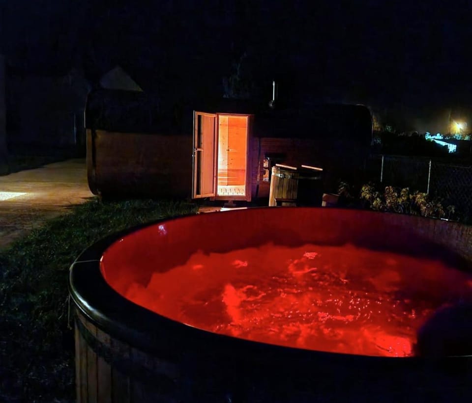Hot Tub, Sauna, Spa and wellness centre/facilities
