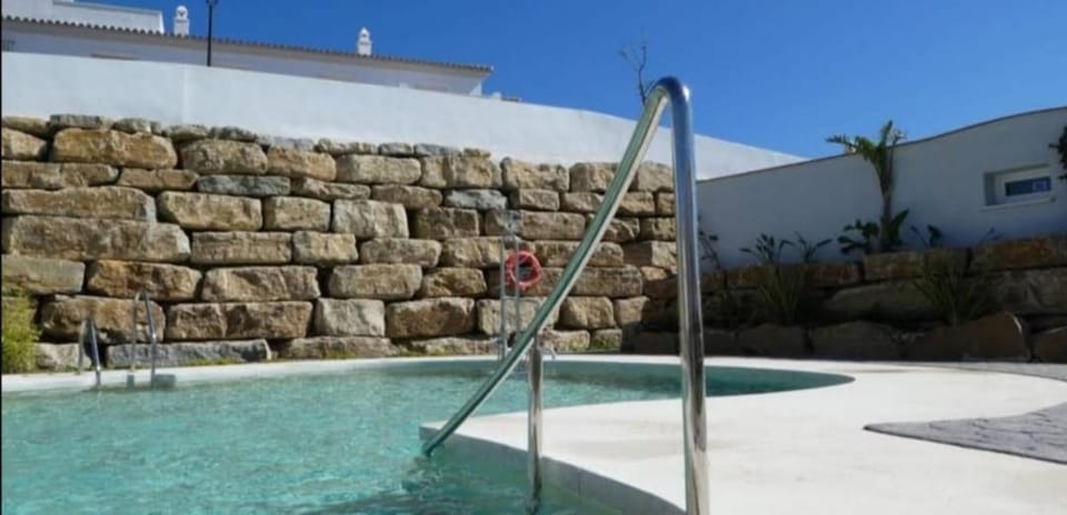 Agradable casa adosada con piscina House in Costa de la Luz