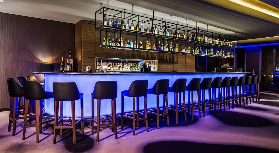 Restaurant/places to eat, Nightclub / DJ, Lounge or bar, Food and drinks, Alcoholic drinks, Non alcoholic drinks