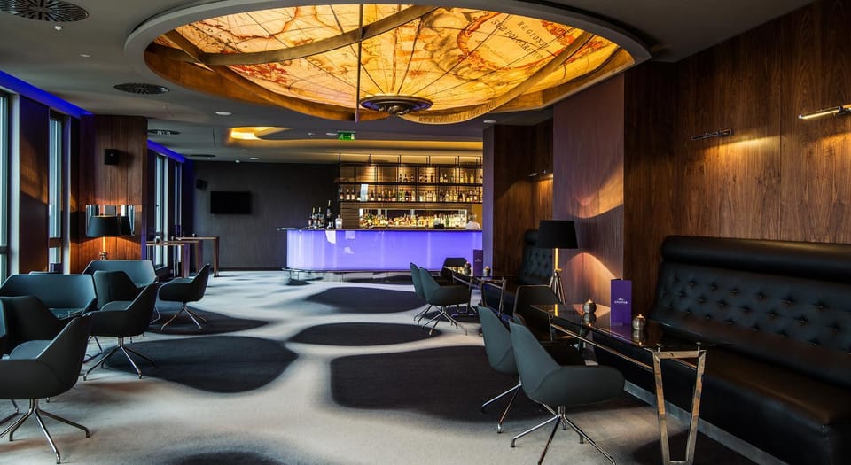 Restaurant/places to eat, Nightclub / DJ, Lounge or bar, City view, Dinner, Alcoholic drinks, Non alcoholic drinks