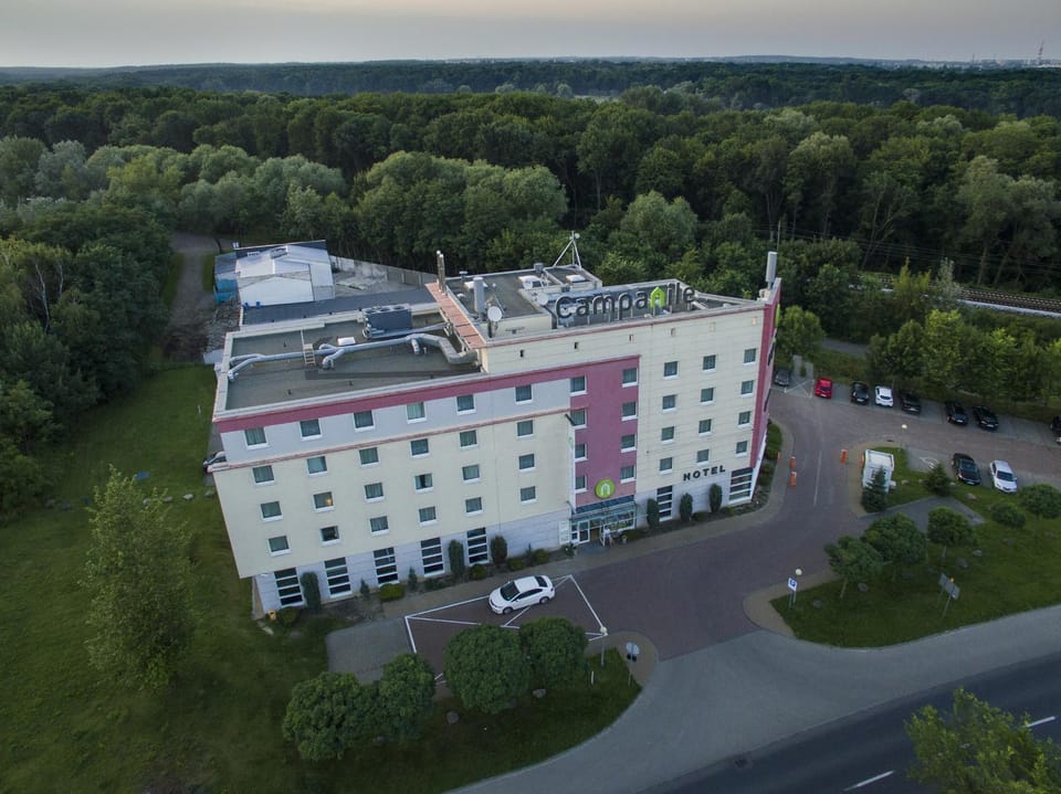 Property building, Neighbourhood, Bird's eye view, Location, Parking
