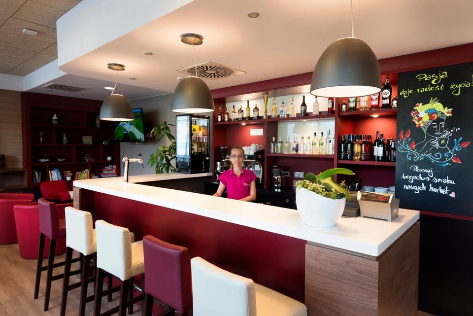 Staff, Lounge or bar