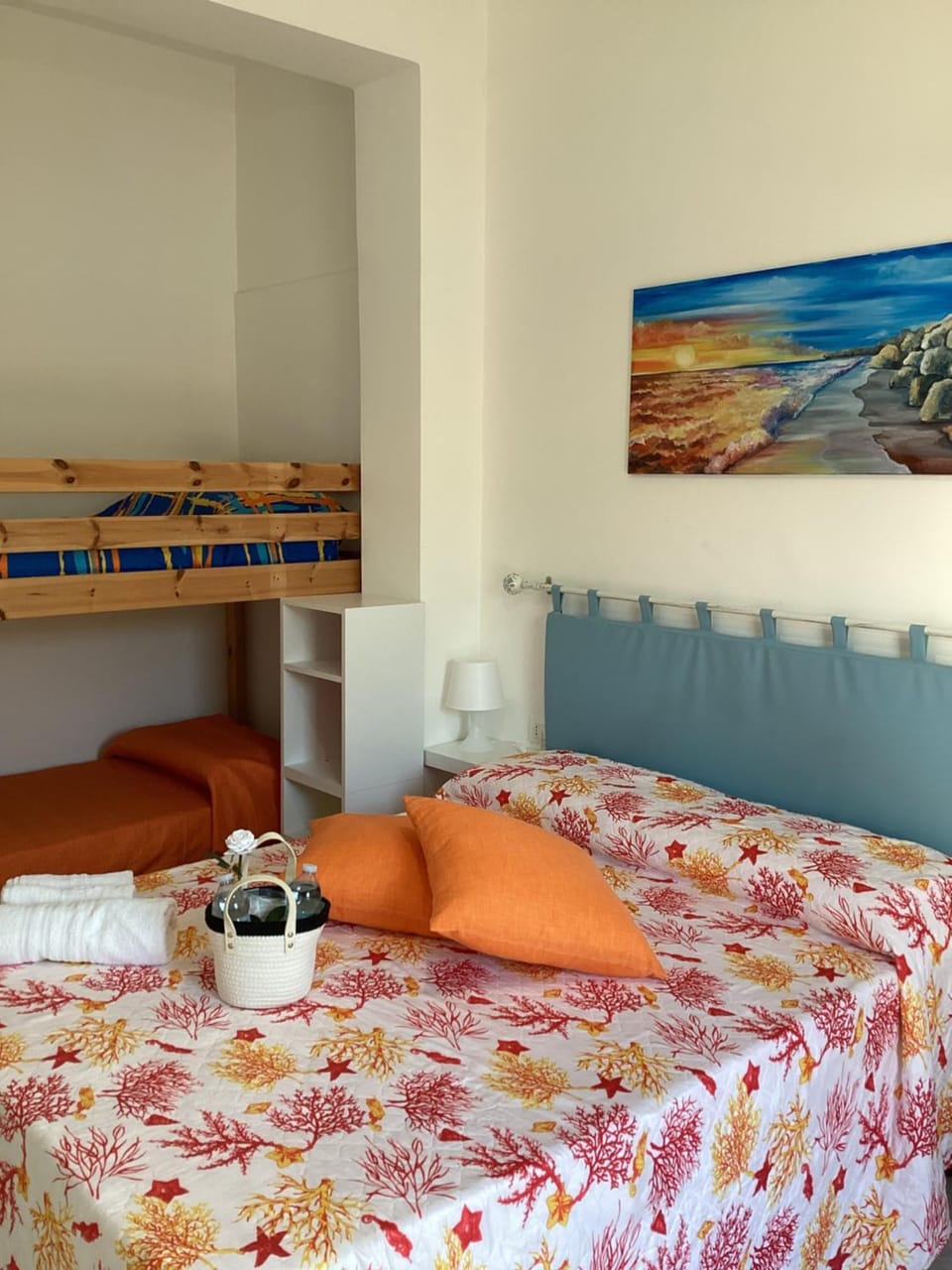 Bedroom, bunk bed