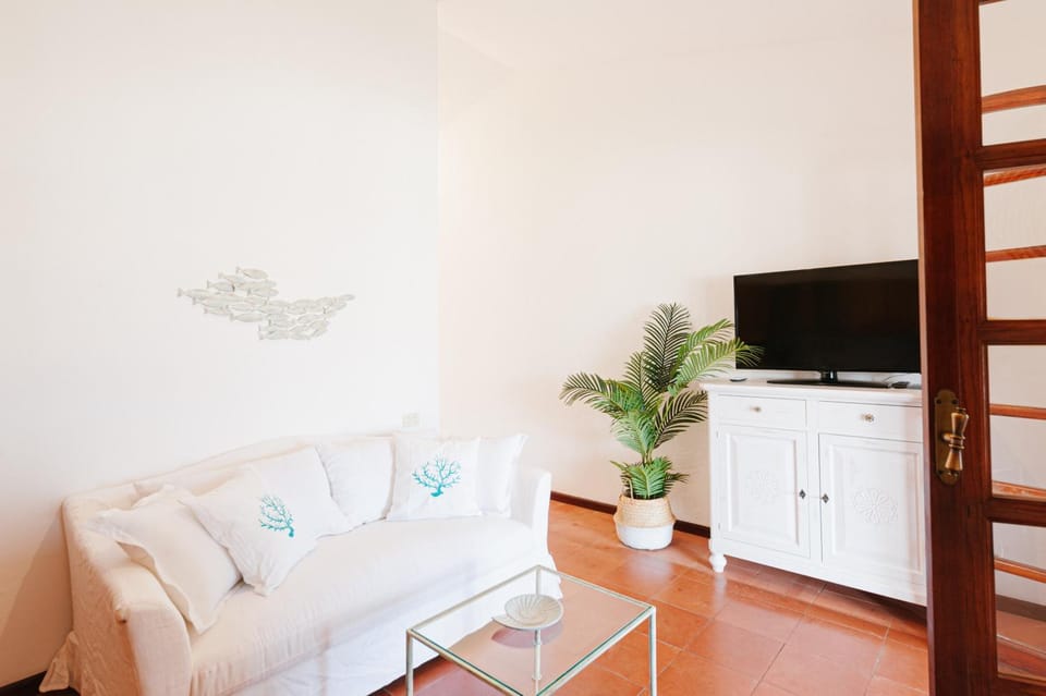 Communal lounge/ TV room, TV and multimedia, Living room