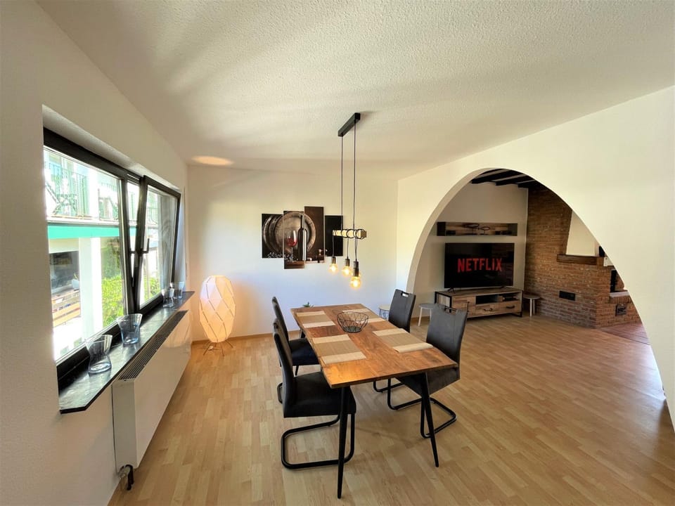 Dining area, Food