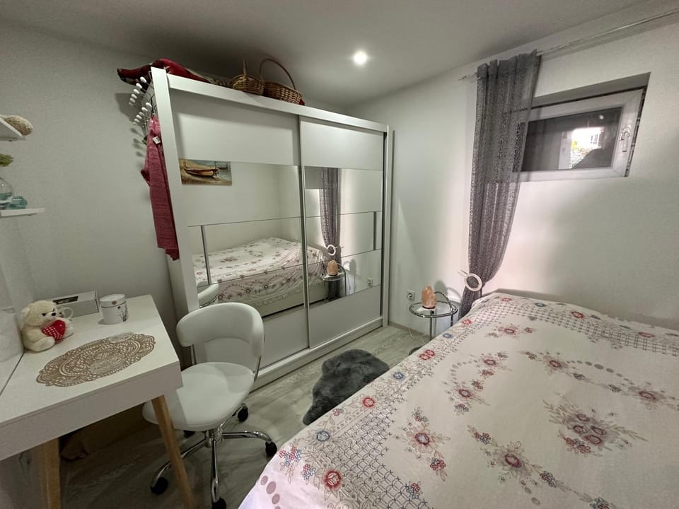 Bed, Bedroom, hair dresser, wardrobe