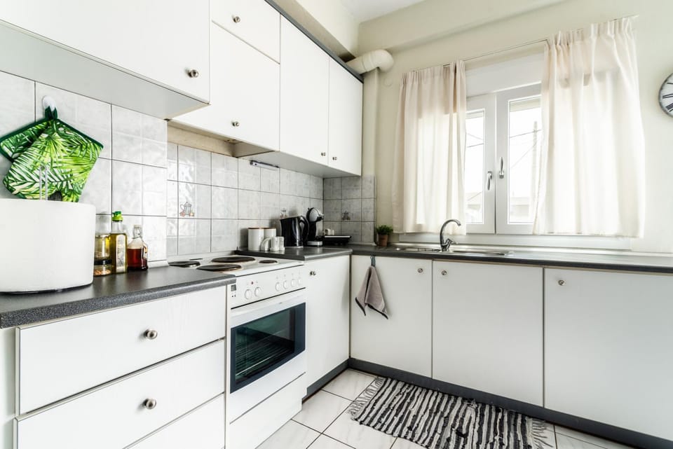 Coffee/tea facilities, stove, kitchen