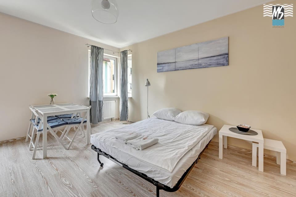 Photo of the whole room, Seating area, towels