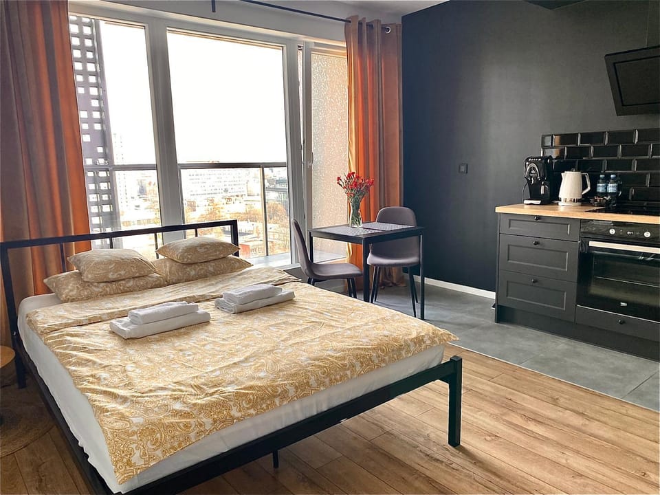 Bed, towels