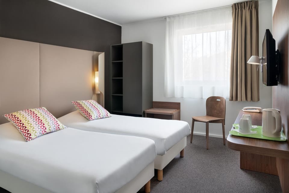 Bed, TV and multimedia, Coffee/tea facilities, Photo of the whole room, Seating area, Bedroom