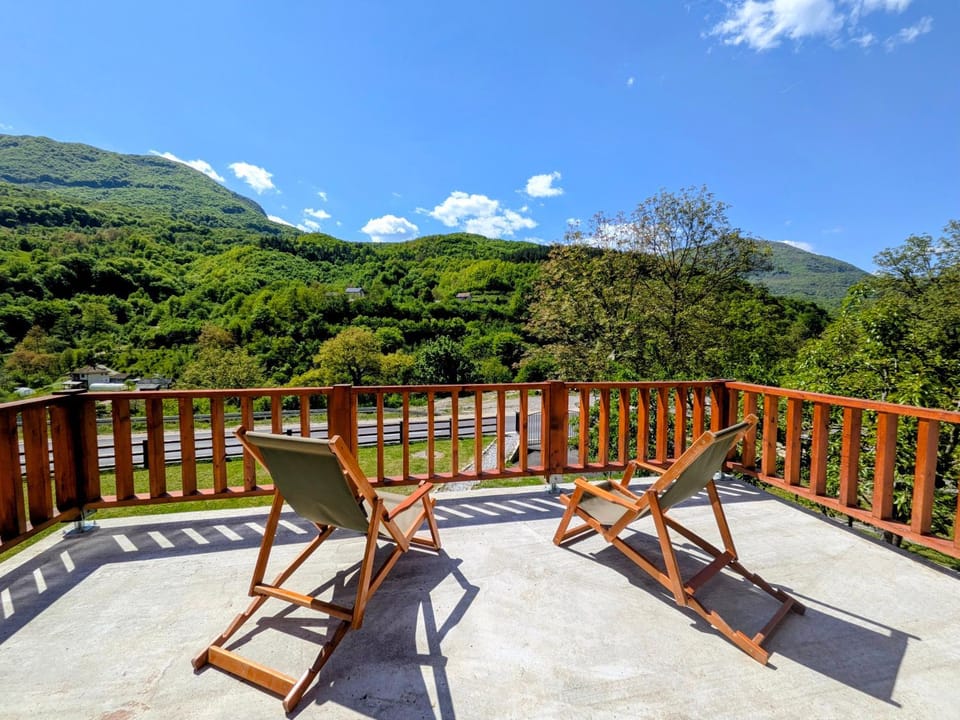 Patio, View (from property/room), Balcony/Terrace, Landmark view, Mountain view