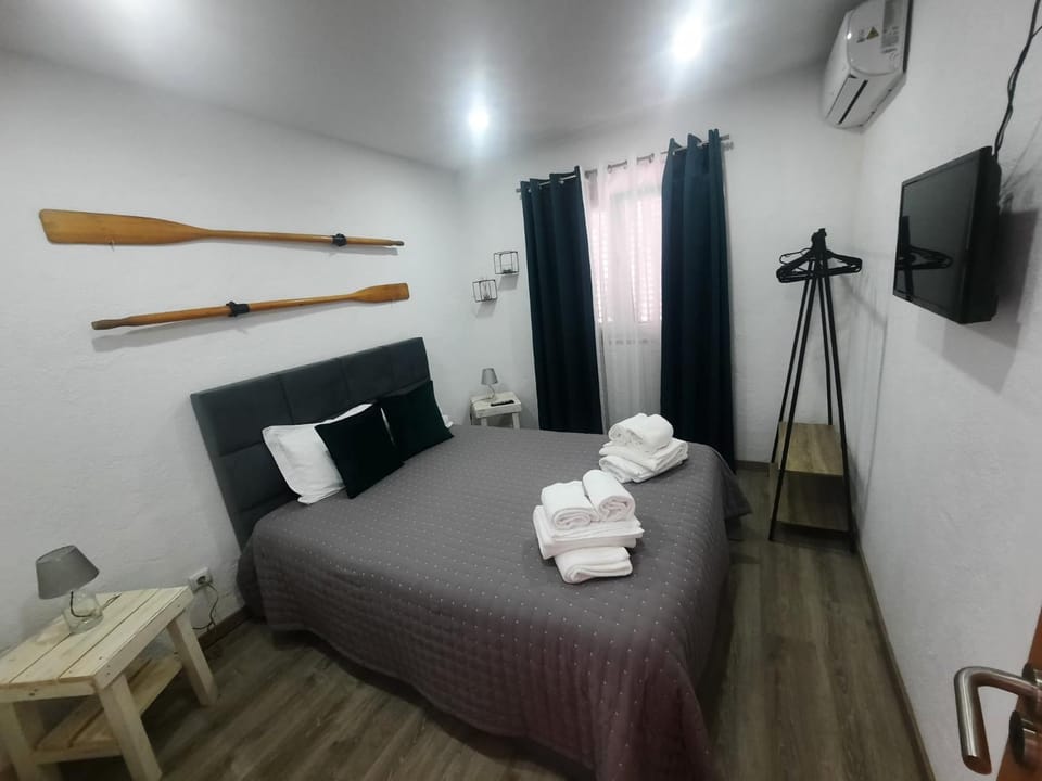 Bed, Bedroom, air conditioner