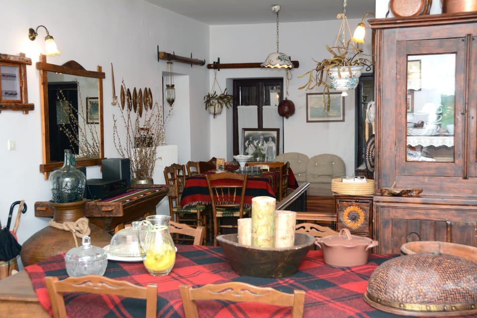 Giorgos' & Noula's Cottage in Desfina village- near Delphi Chalet in Peloponnese, Western Greece and the Ionian