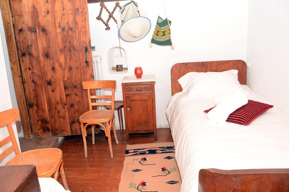 Giorgos' & Noula's Cottage in Desfina village- near Delphi Chalet in Peloponnese, Western Greece and the Ionian