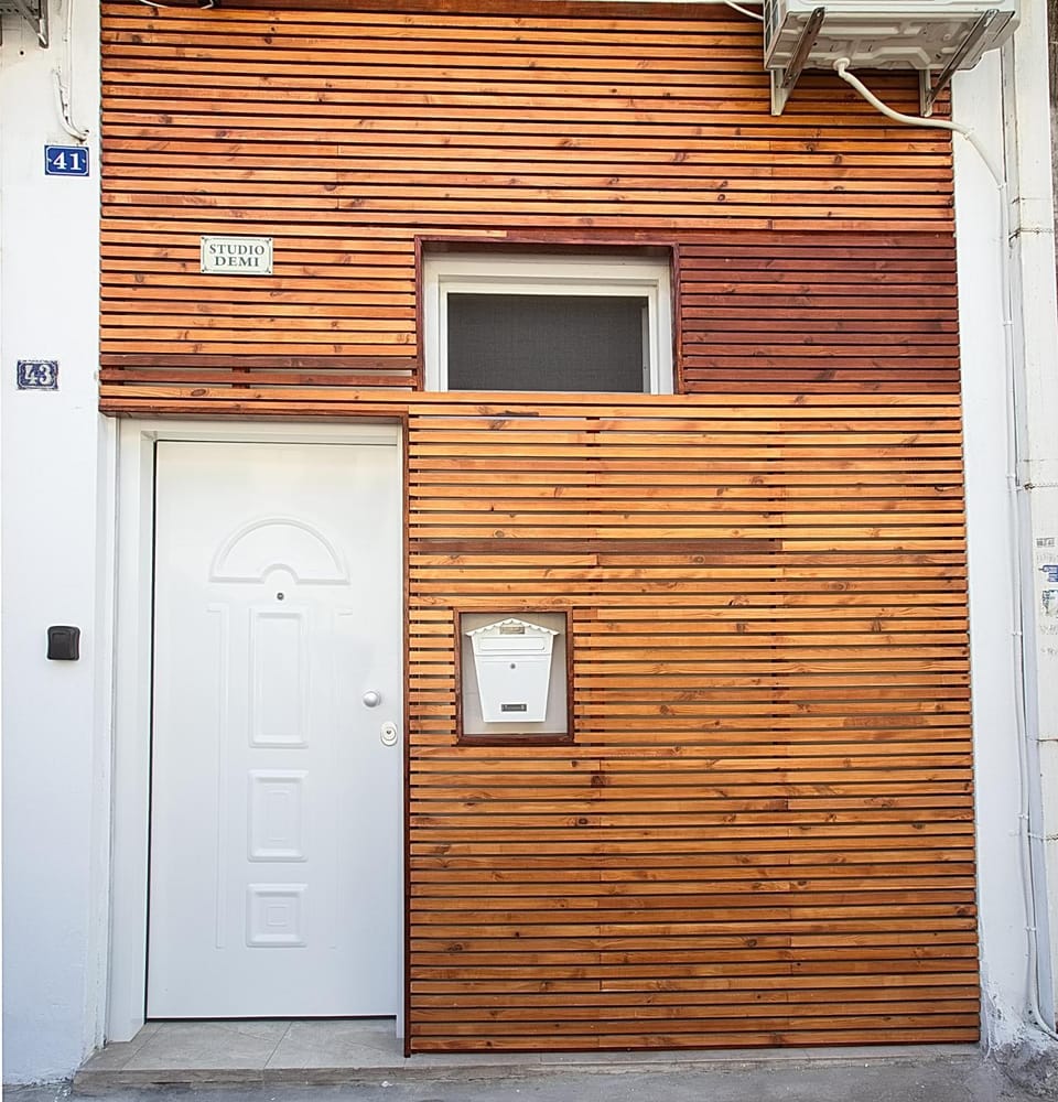 Facade/entrance