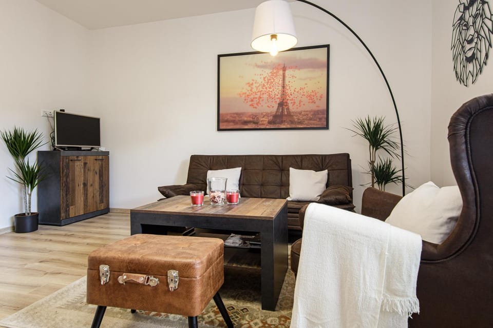 Communal lounge/ TV room, TV and multimedia, Living room