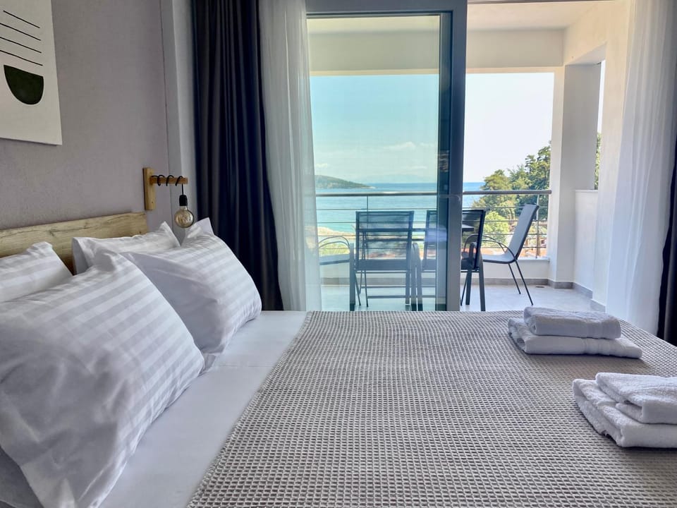 Bed, View (from property/room), Balcony/Terrace, Bedroom, Sea view