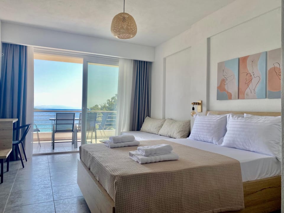 Bed, View (from property/room), Balcony/Terrace, Bedroom, Sea view