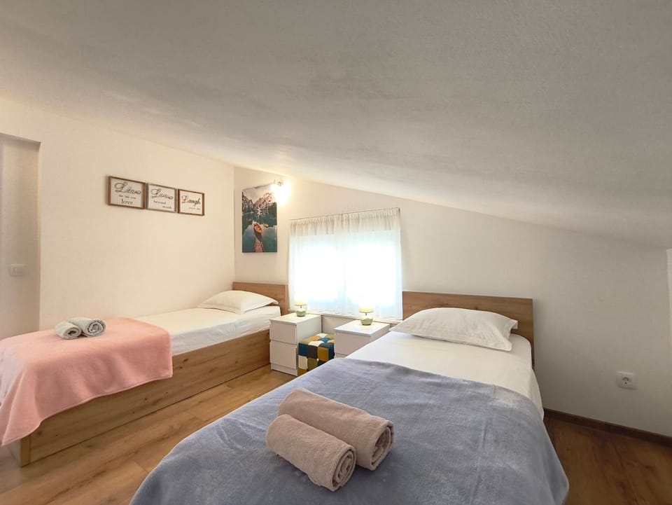 Bed, Decorative detail, Bedroom, wardrobe