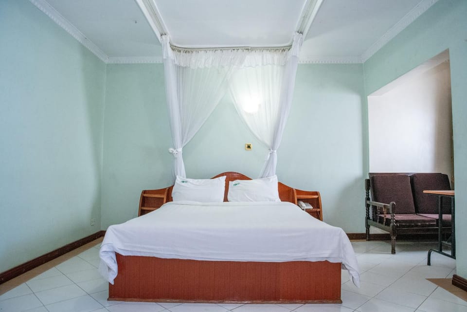 Bed, Photo of the whole room, Seating area, Bedroom