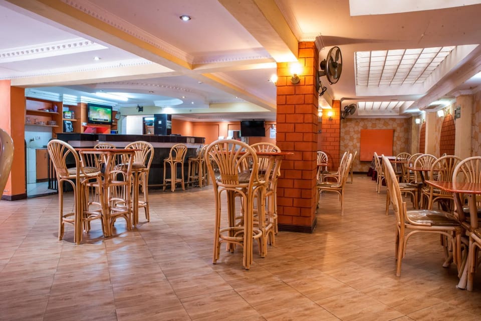 Restaurant/places to eat, Seating area