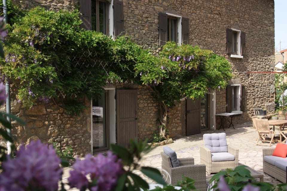 Property building, Patio, Balcony/Terrace, Balcony/Terrace