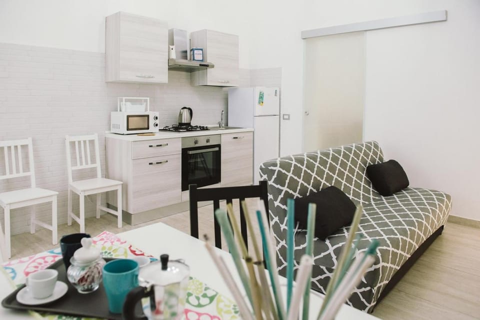 Kitchen or kitchenette, Seating area, Dining area