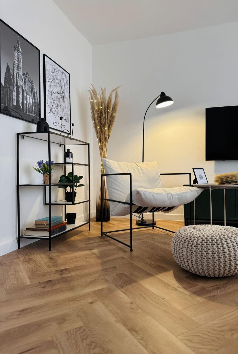Communal lounge/ TV room, TV and multimedia, Living room, Seating area