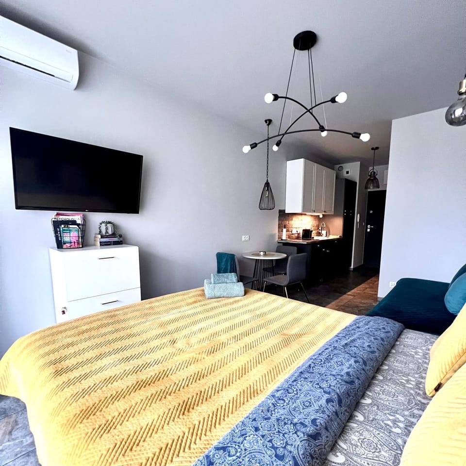 Studio Krzemieniecka, metro Słodowiec, AC, free parking by Cosmo Spirit Apartment in Warsaw