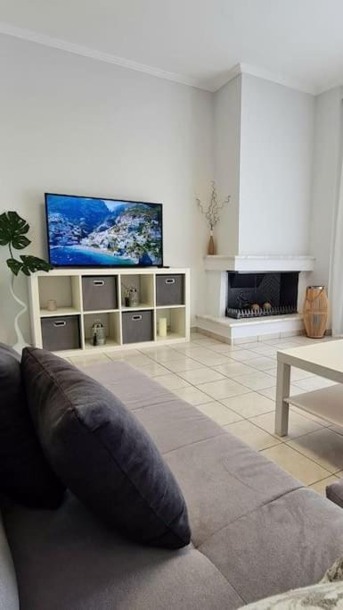 TV and multimedia, Living room, Seating area