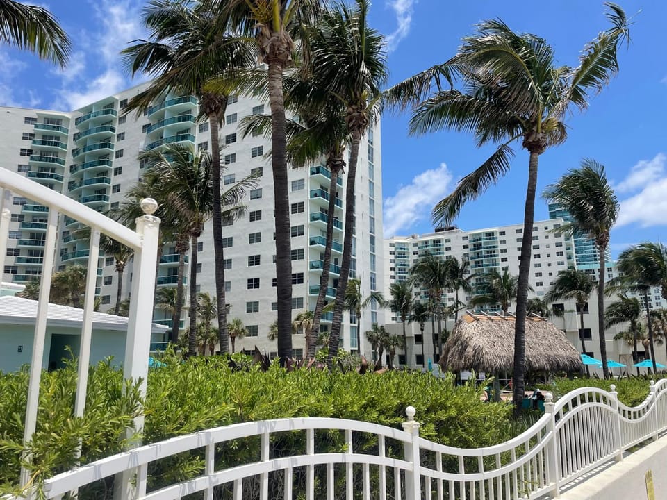Lovely apartment in the beach- Tides Apartment in Hollywood Beach